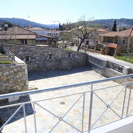 όπως παλιά.. πέτρινη κατοικία ωρολόγιο ευβοίας Σπίτι διακοπών