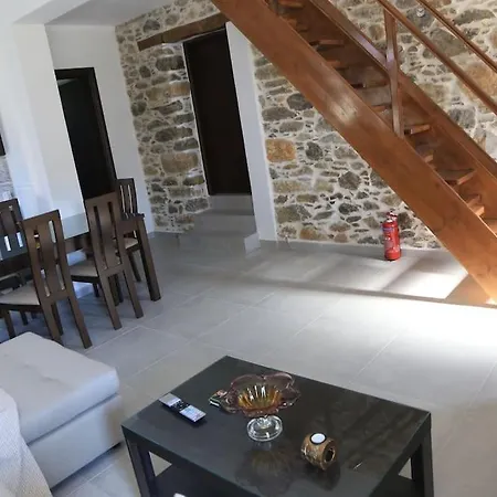 Σπίτι διακοπών όπως παλιά.. πέτρινη κατοικία ωρολόγιο ευβοίας Orologion