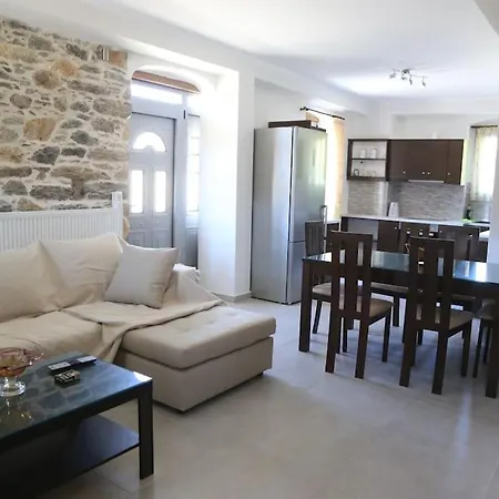 Σπίτι διακοπών όπως παλιά.. πέτρινη κατοικία ωρολόγιο ευβοίας Orologion